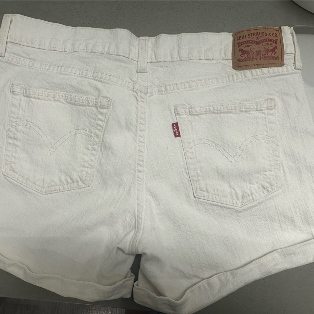 Levi’s women’s white shorts